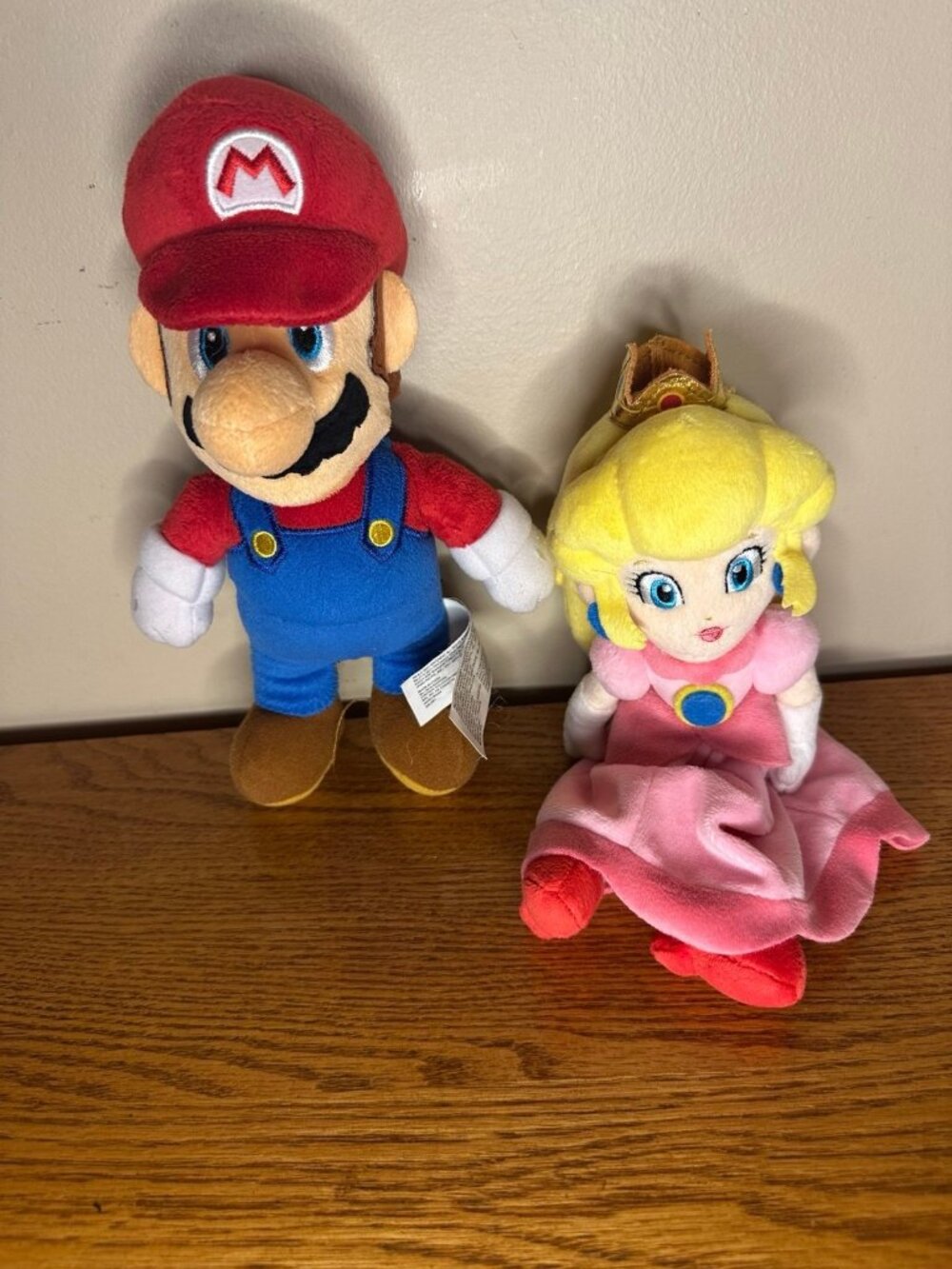 Nintendo Super Mario Bros- Mario & Princess Peach 8" Plush Toy Lot Authentic